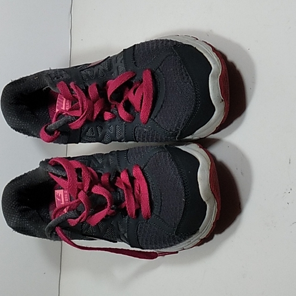 Nike Relentless2 Woman Gray Walking 🚶‍♂️Shoes Size 7. - Picture 1 of 5
